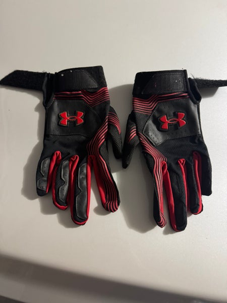Medium Under Armour clean up Batting Gloves (Used)