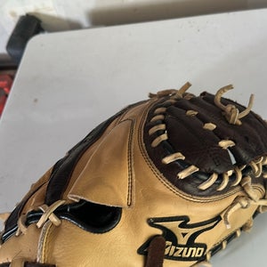 Mizuno RH Catcher's Baseball Glove 33" (Used)
