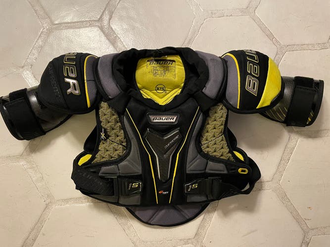 Large Junior Bauer Supreme 1S Shoulder Pads (Used)