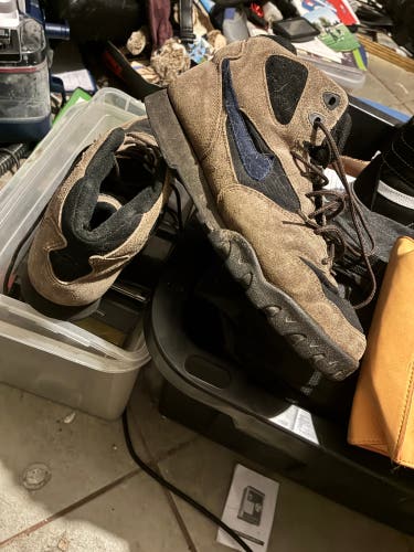 Unisex Size M 7.5 (W 8.5) Adult Nike Shoes (Used)