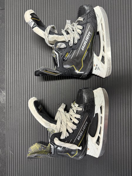 2024 Bauer Supreme M4 Hockey Skates Size 4 (Used)