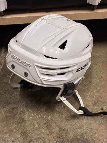 White Medium Bauer Re-Akt 150 Helmet (Used)