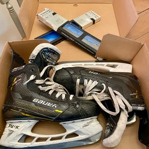 2023 Bauer Supreme M5 Pro Hockey Skates 7.5 (Used)