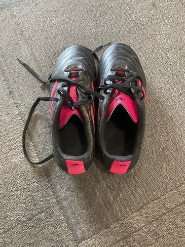 Used Adidas Soccer Cleats Black And Pink Senior 5 11614-S000219904
