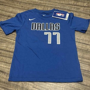 Nike Dallas Mavericks NBA Luka Doncic #77 Short Sleeve Shirt, Size Youth Medium (5-6)