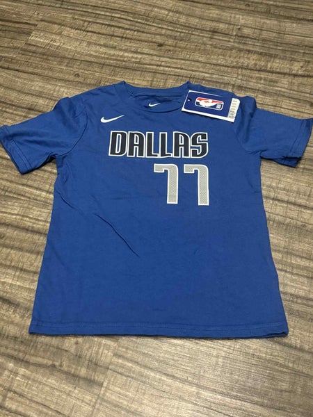 Nike Dallas Mavericks NBA Luka Doncic #77 Short Sleeve Shirt, Size Youth Medium (5-6)