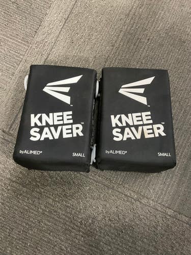 Used Easton KNEE SAVER SMALL BB/SB Catchers Knee Savers Black SM 11614-S000220085