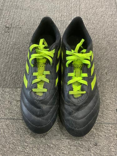 Used Adidas SOCCER CLEATS Soccer Cleats Black And Neon Green Junior 04.5 11614-S000220054