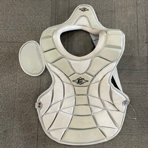Used Easton CHEST PROTECTOR Catchers Chest Protector Silver Adult 11614-S000220082