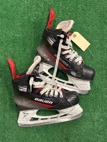 Bauer select Hockey Skates Size 3.5 (Used)