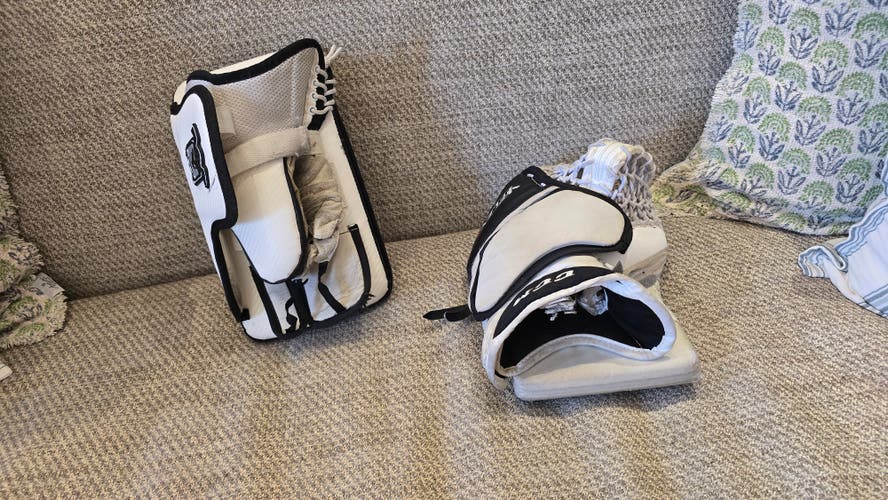 Bauer Prodigy blocker and ccm glove