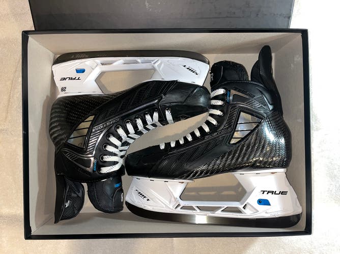 2022 True Pro Custom Hockey Skates Narrow Width Pro Stock 10 (Used)