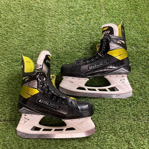 Intermediate Bauer Supreme 3S Hockey Skates 6.5 (Used)