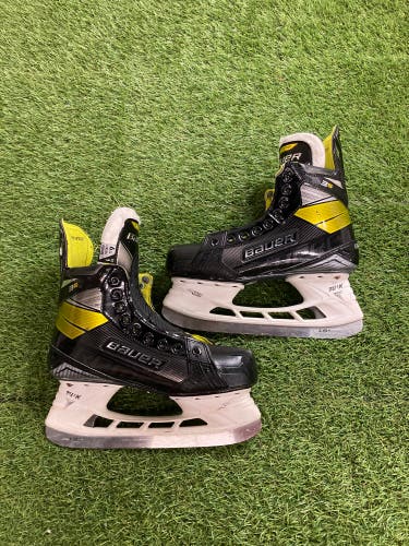 Intermediate Bauer Supreme 3S Hockey Skates 6.5 (Used)