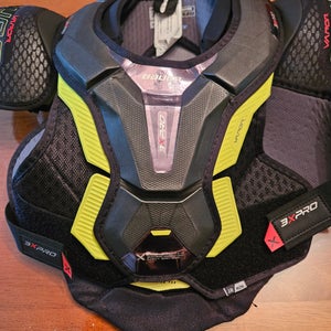 New Junior Medium Bauer Vapor 3X Pro Shoulder Pads