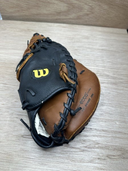 Wilson A500 32 ecco Leather Fastpitch Youth Catchers Glove RHT A0500