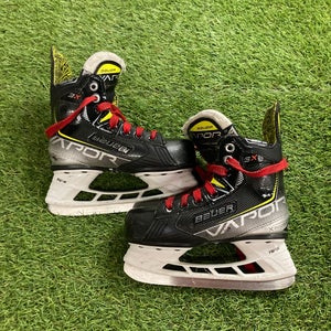 Youth Bauer Vapor 3X Hockey Skates Regular Width 12.5 (Used)