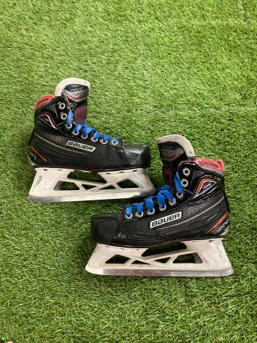 Junior Bauer Vapor X900 Hockey Goalie Skates Regular Width Size 3 (Used)