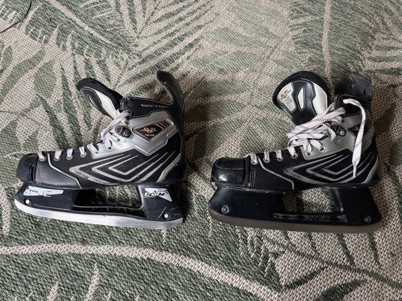 CCM Vector 4.0 Hockey Skates 11.5 (Used)