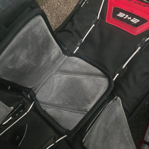 31" 2023 Vaughn Velocity V10 Regular Goalie Full Set (Used)