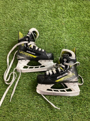 Youth Bauer Vapor X4 Hockey Skates Regular Width 11.5 (Used)
