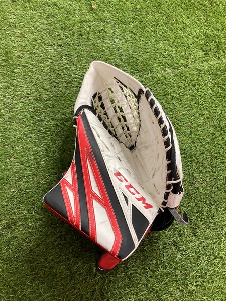 Red Junior CCM Extreme Flex E4.5 Goalie Gloves & Blockers Regular (Used)