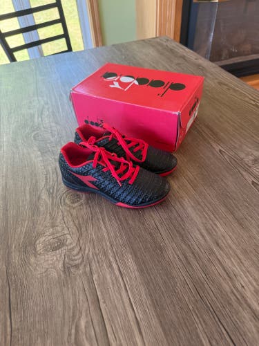 Black Kids 1Y (Big Kids / Youth) Diadora Indoor Cleats (New)
