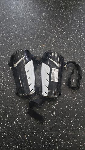Used Nike Soccer Shin Guards Adult Black LG 11849-S000030881