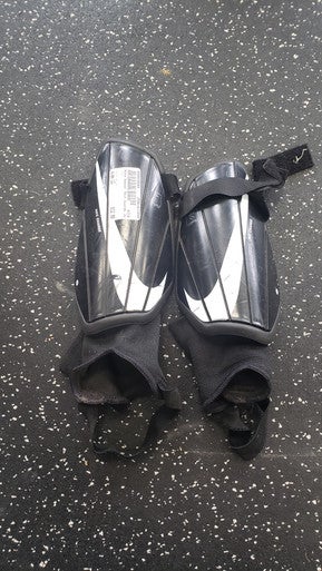 Used Nike Soccer Shin Guards Junior White LG 11849-S000030884