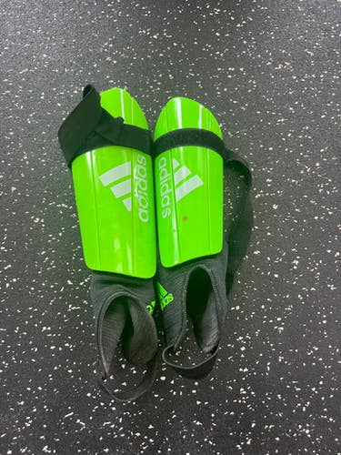 Used Adidas Soccer Shin Guards Youth Kelly green SM 11849-S000030906