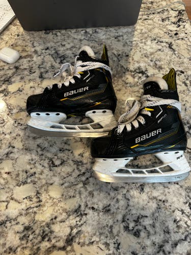 2024 Bauer Supreme M5 Pro Hockey Skates Regular Width 10.5 (Used)