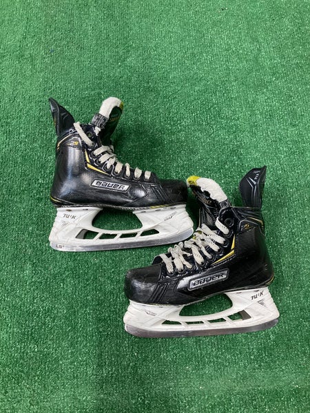 Junior Bauer Supreme 2S Hockey Skates Regular Width Size 2 (Used)