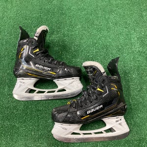 Junior Bauer Supreme M5 Pro Hockey Skates Regular Width Size 3.5 (Used)