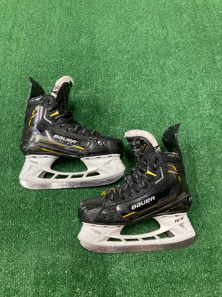 Junior Bauer Supreme M5 Pro Hockey Skates Regular Width Size 3.5 (Used)