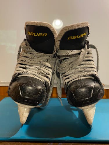 Bauer Supreme S140 Hockey Skates Size 2 (Used)