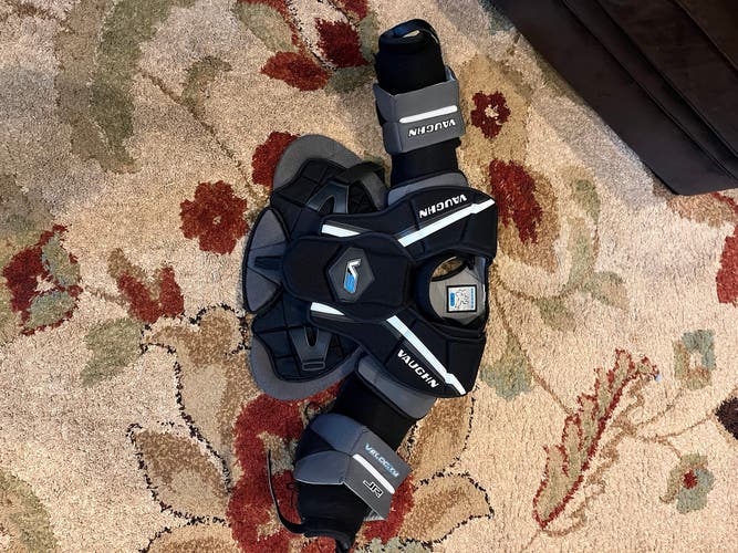 Medium Vaughn Velocity V9 Goalie Chest Protector (Used)