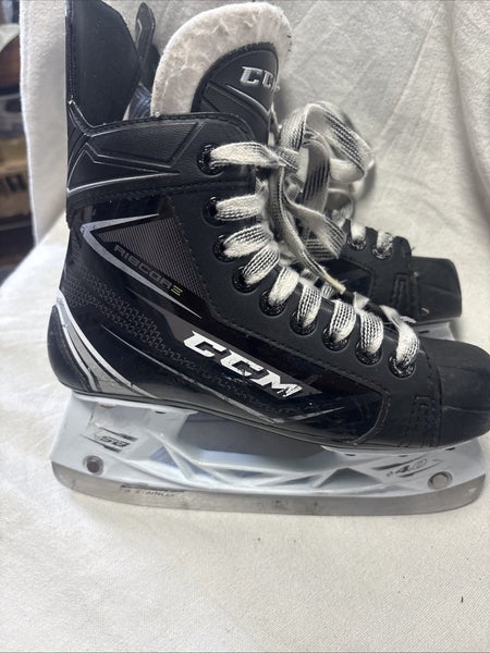 Junior Size 2 CCM RIBCORE 74K Ice Hockey Skates