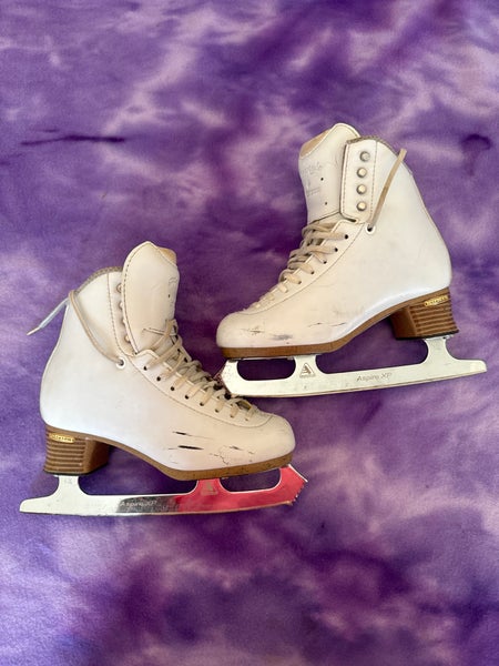 White Jackson Ultima Freestyle Figure Skates Adult 4 (Used)