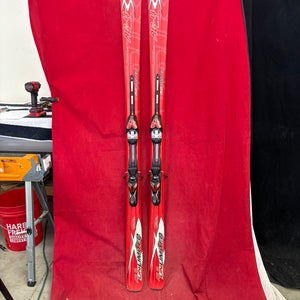 Skis: Völkl Unlimited AC 7.4 skis, 184cm
Binding: Marker
Binding Range: 292-342mm