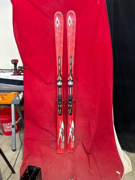 Skis: Völkl Unlimited AC 7.4 skis, 184cm
Binding: Marker
Binding Range: 292-342mm