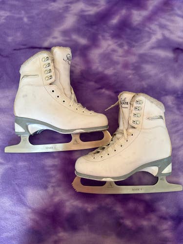 White Jackson Ultima Figure Skates Adult 5 (Used)