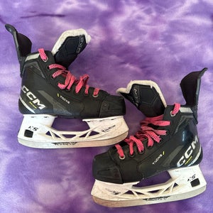 Junior CCM Classic Hockey Skates Regular Width Size 1 (Used)