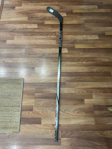 Senior Bauer Vapor Hyperlite 2 Left Hand Hockey Stick P28 (New)