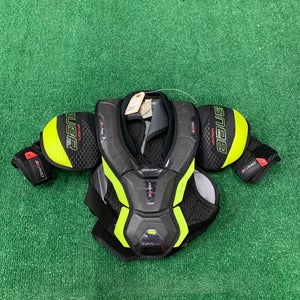 Medium Junior Bauer Vapor 3X Pro Shoulder Pads (Used)