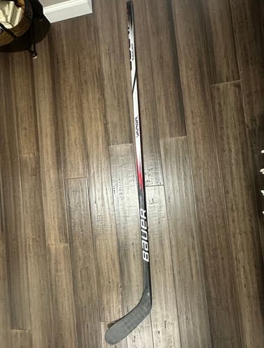 Senior Bauer Vapor Hyperlite 2 Right Handed Hockey Stick P28 (Used)