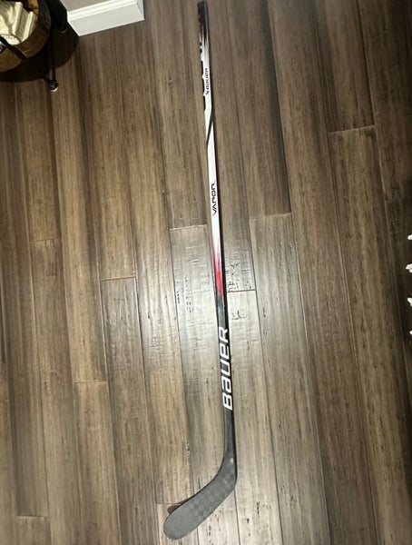 Senior Bauer Vapor Hyperlite 2 Right Handed Hockey Stick P28 (Used)