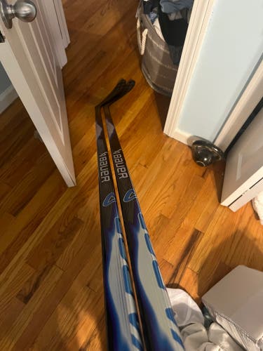 Senior Bauer Vapor FlyLite Right Handed Hockey Stick P92 (New)