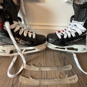 2024 Bauer Vapor 5x pro Hockey Skates Regular Width Size 1 (Used)