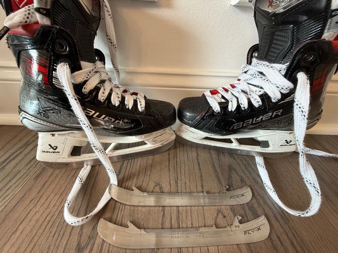 2024 Bauer Vapor 5x pro Hockey Skates Regular Width Size 1 (Used)