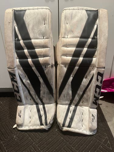 28" 2021 CCM Extreme Flex E3.5 Goalie Leg Pads (Used)